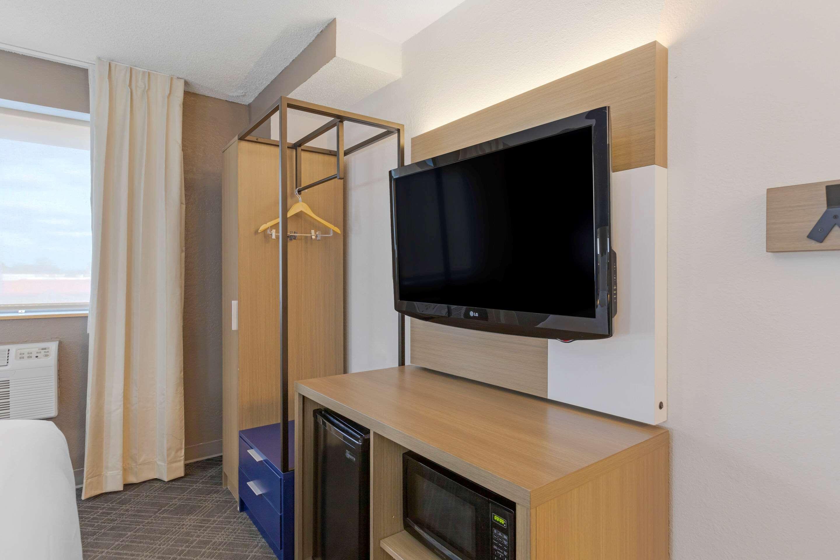 ซูเปอร์ 8 บาย วินด์แฮม คลอว์สัน/ทรอย/ดีทรอยต์ แอเรีย Hotel Clawson ภายนอก รูปภาพ